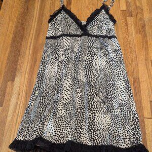 Women's Medium Bamboo Traders Chemise Black and White Animal Print Night Gown